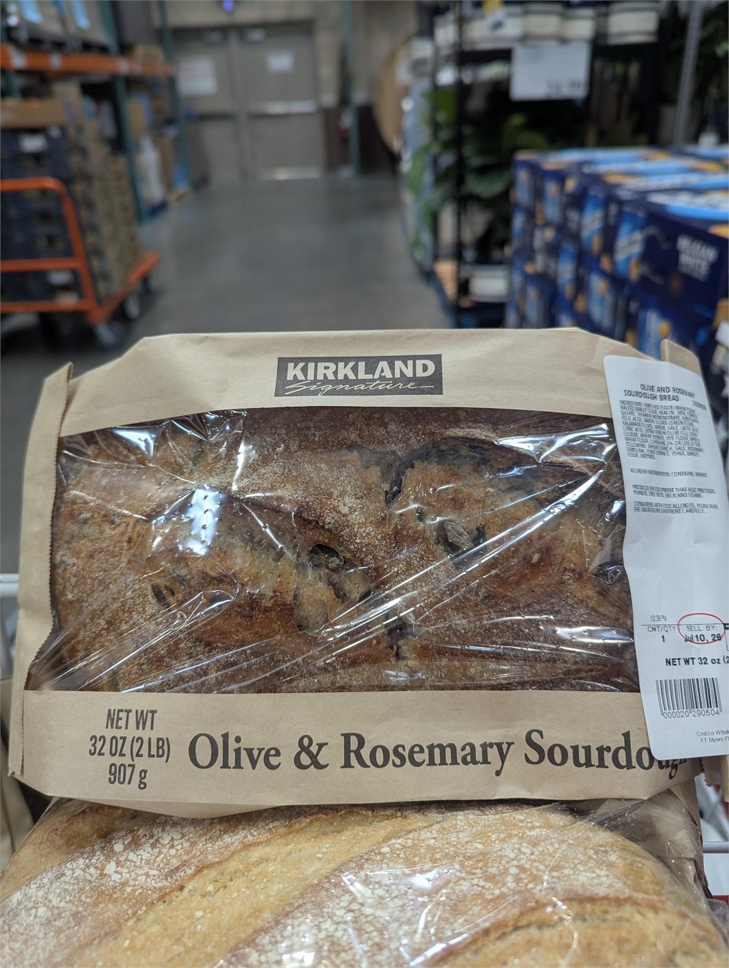 Costco Kirkland Signature Olive & Rosemary Sourdough Bread 32 oz 实物包装（图：Reddit u/francehotel）